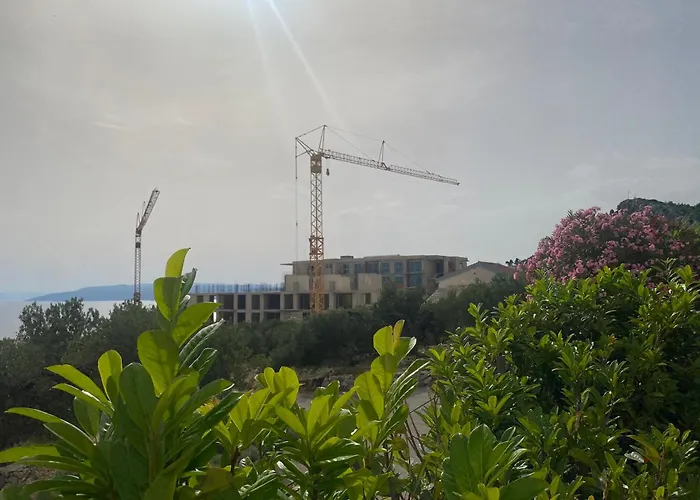 Vila Paolo *